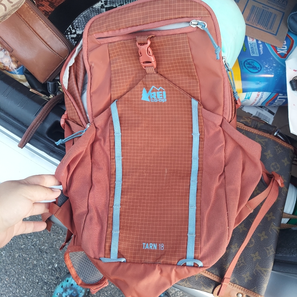 Kid’s REI COOP Tarn 18 Backpack, EUC